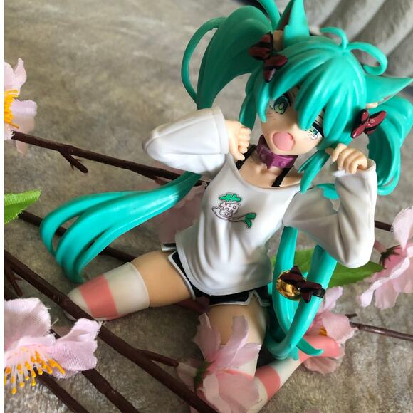 Anime Hatsune Miku Desktop Cute Action Figure T-Shirt Figurine Kawaii Cute - Picture 11 of 12